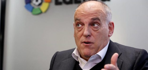 مستقبل محفوف بالتحديات: ما هو مصير خافيير تيباس بعد شكوى المجلس الرياضي الإسباني؟