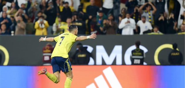 شاهد بالفيديو: هدف رونالدو العالمي في مرمى الخليج يقود النصر لصدارة دوري روشن السعودي برباعية