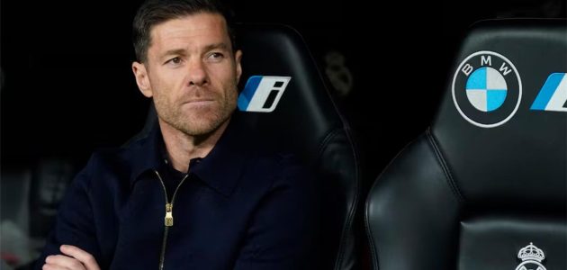 غضب عارم: انتقادات تشابي ألونسو للتحكيم في الدوري الإسباني تهز ريال مدريد قبل قمة السيتي